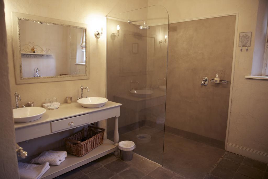 Les Volets Bleus Bed & Breakfast Arcangues Room photo