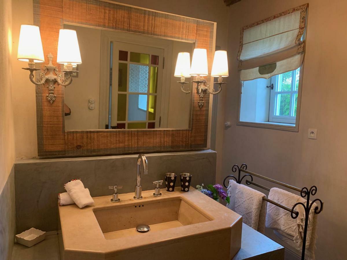 Les Volets Bleus Bed & Breakfast Arcangues Exterior photo
